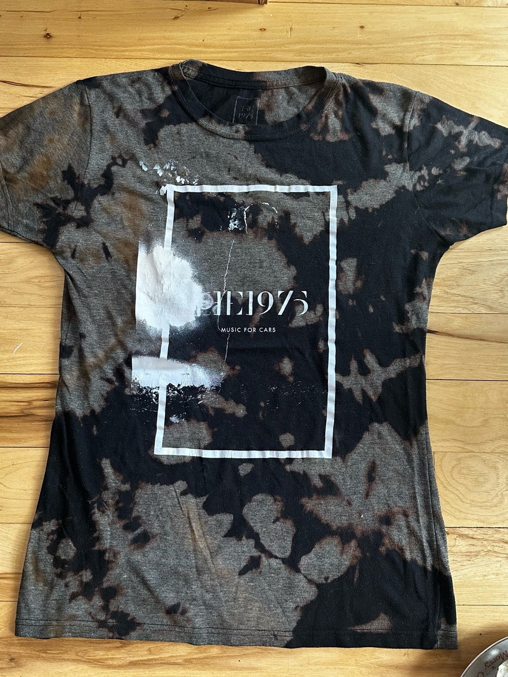 Bleach-Effect Black Graphic - The 1975 band tee shirt